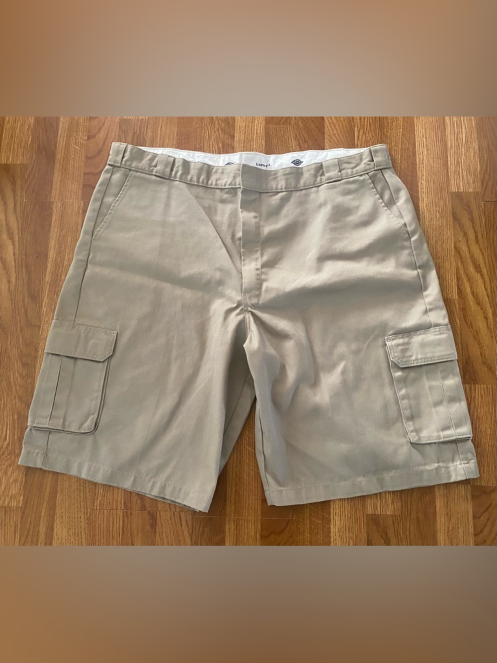 🤎 Dickies Men's Khaki Cargo Shorts - Size 44 (22" Flat Waist) 🤎